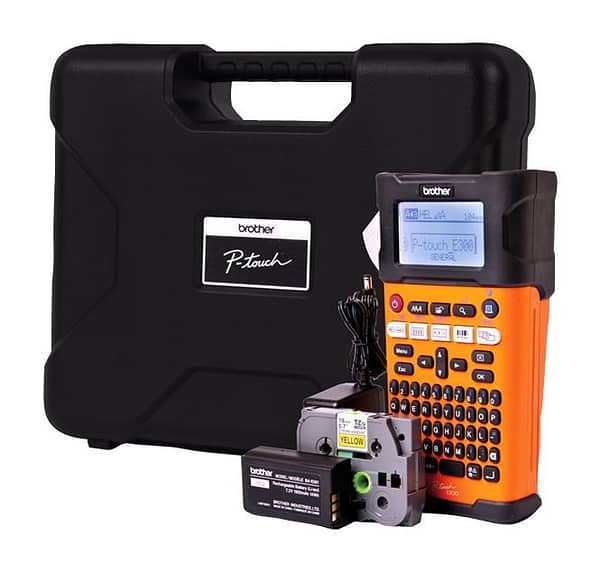 Brother P-touch PT-E300VP Étiqueteuse électronique - Thermique directe - 20 mm/s Mono - 180 dpi - Ruban, gaine thermorétractable Max 18 mm - Écran LCD - Batterie, Adaptateur secteur - 6 Piles prises en charge - AA - Lithium Ion (Li-Ion) - Orange